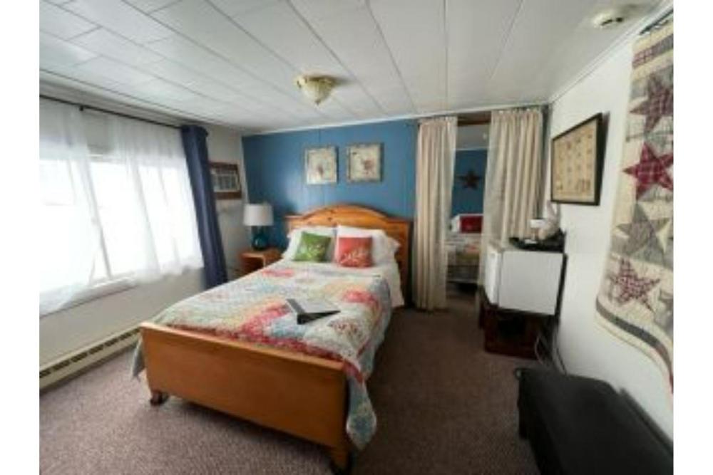 Quadruple Room with Private Bathroom interior