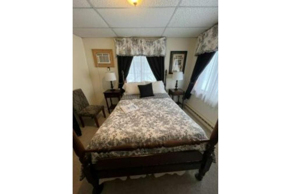 Small Double Room interior